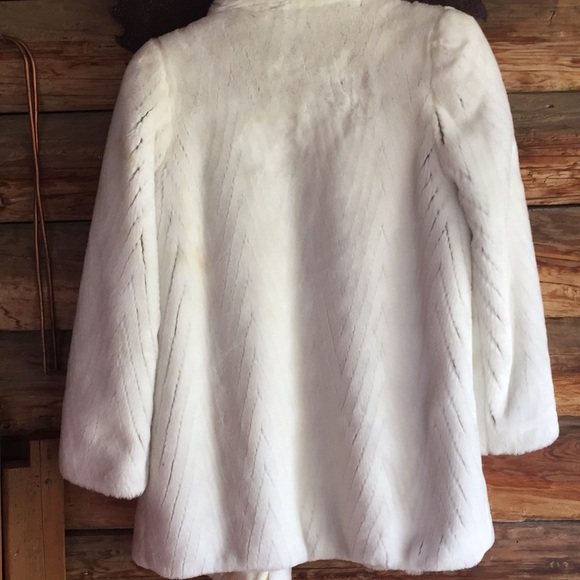 Style VI White fur short A-line jacket - Picture 5 of 7